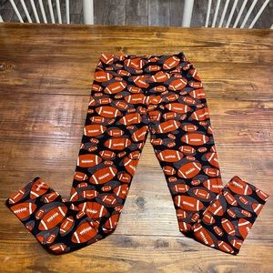 Football Leggings size says O/S they look like a size small